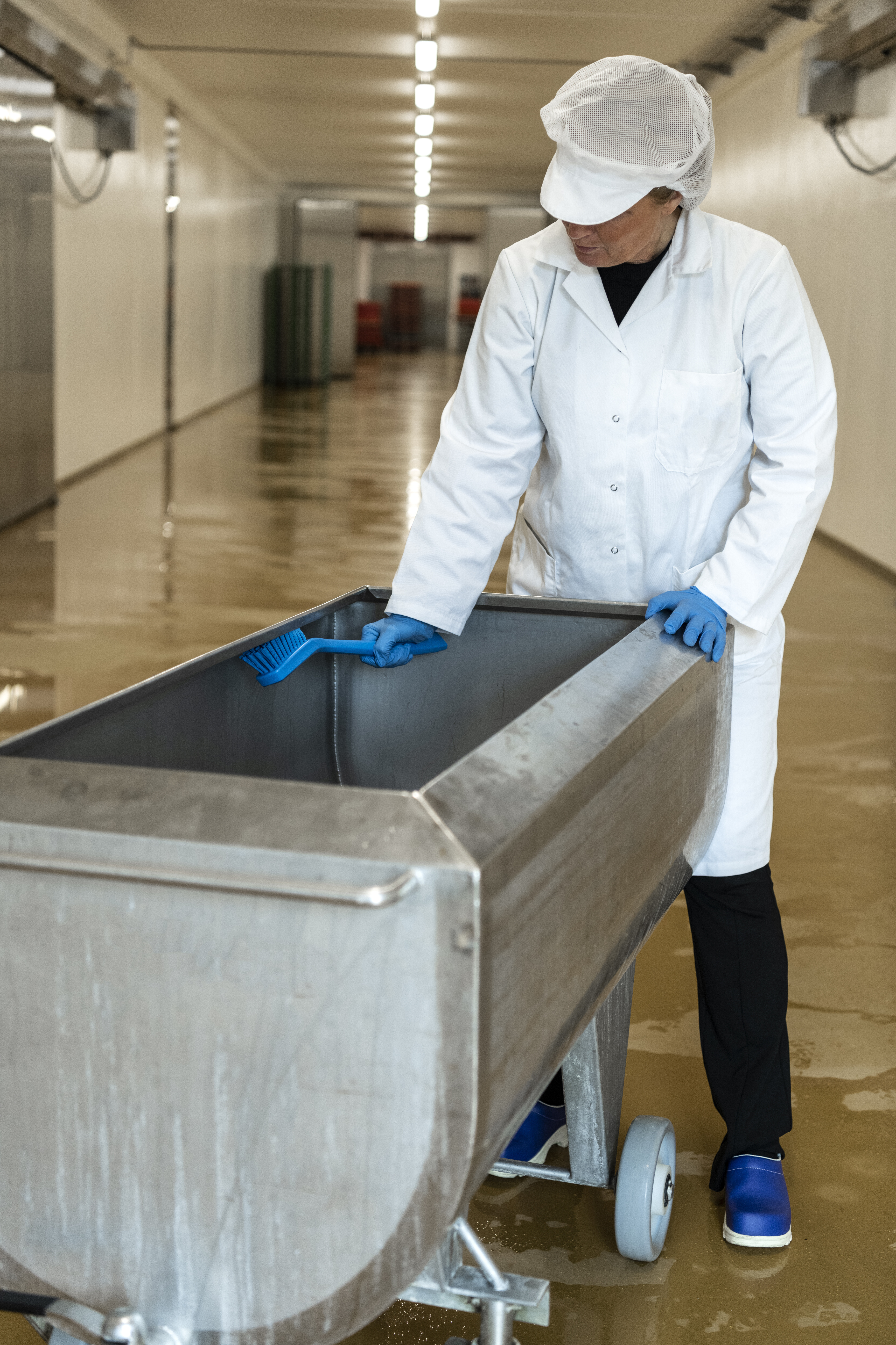 Vikan Narrow Cleaning Brush with Long Handle, 420 mm, Hard, Blue