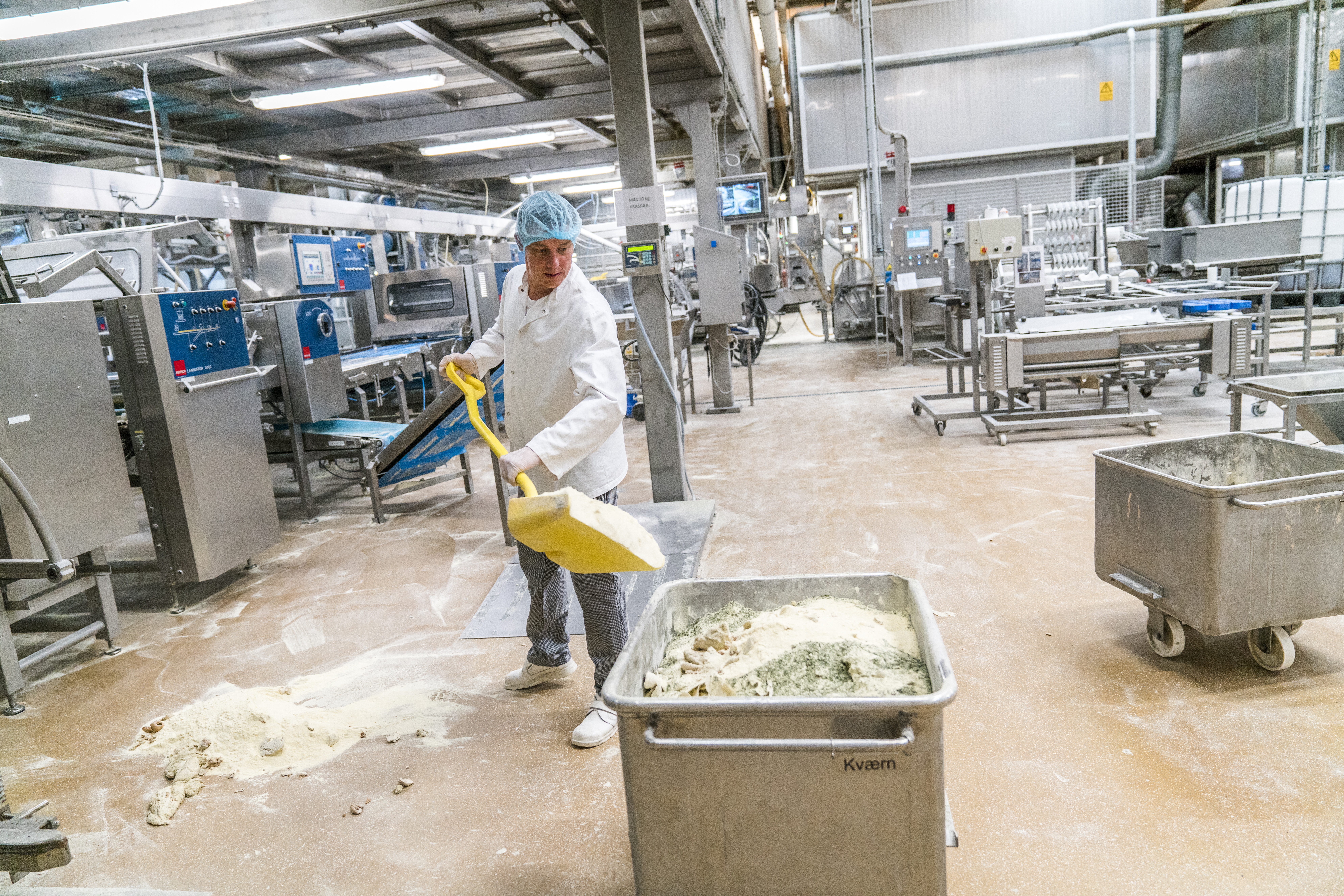 Vikan Ergonomic shovel, 1310 mm, Blue