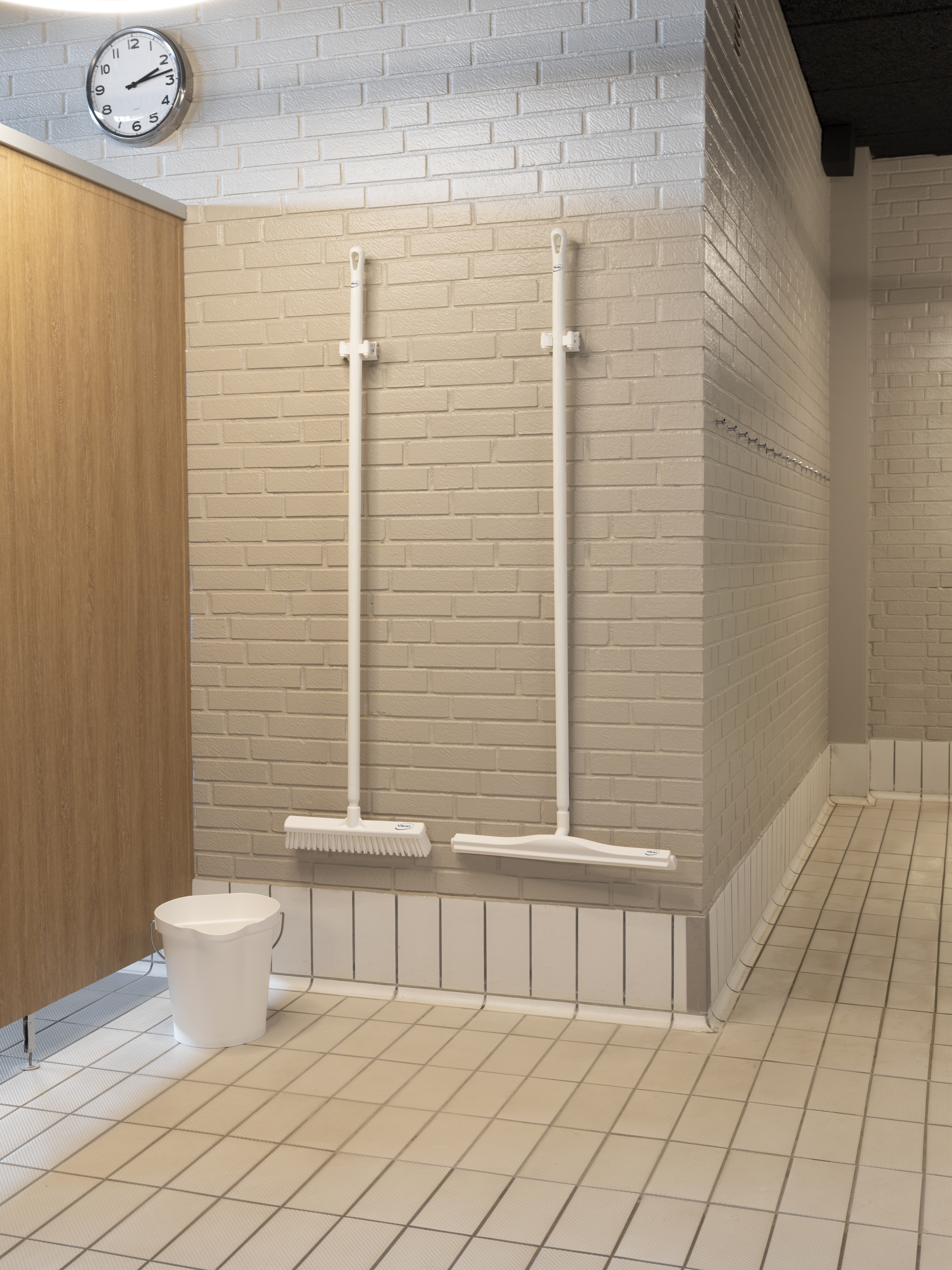 Vikan Upright Dustpan and Broom Set, 330 mm, Medium, Blue