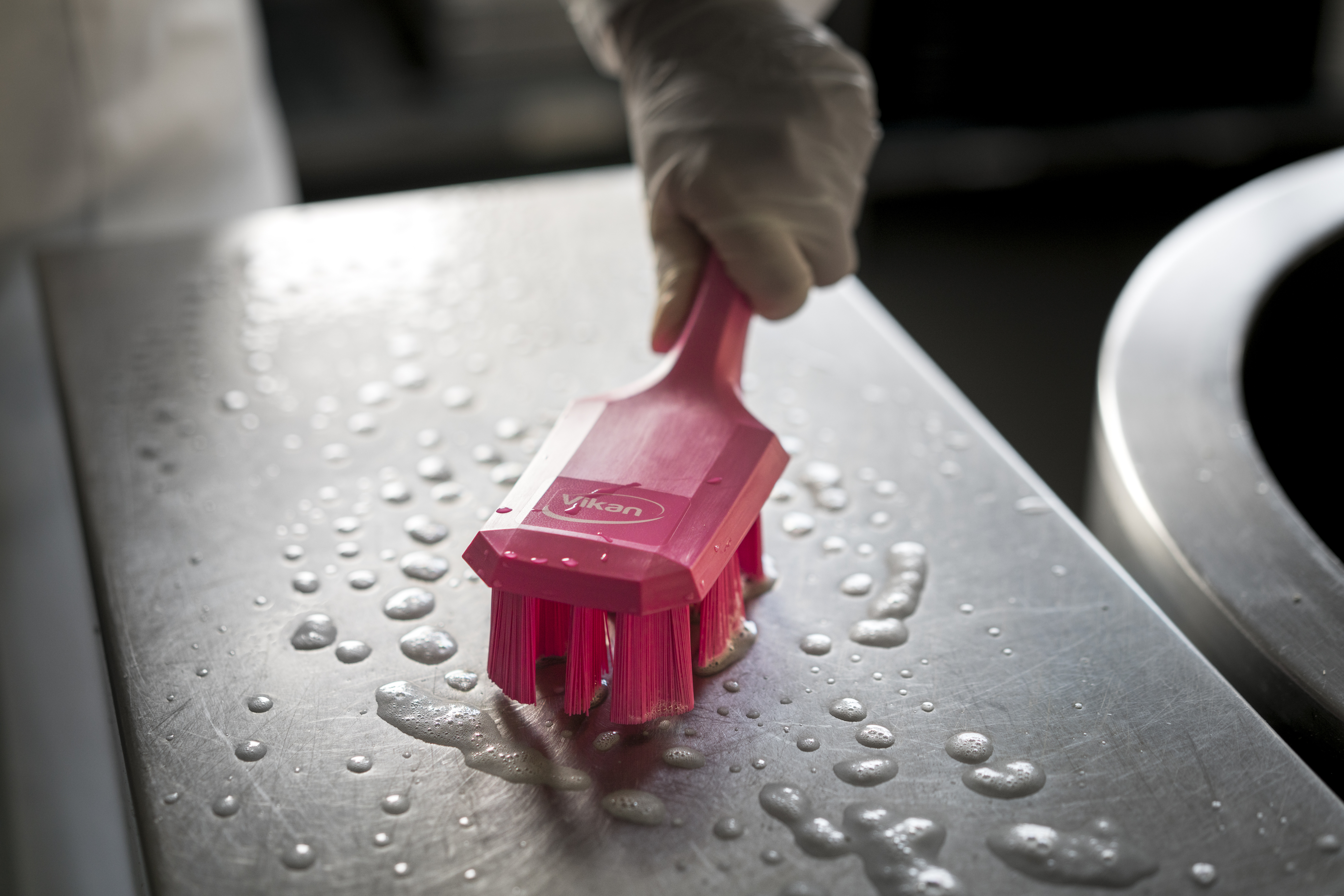 Vikan UST Hand Brush w/short handle, 260 mm, Hard, Blue