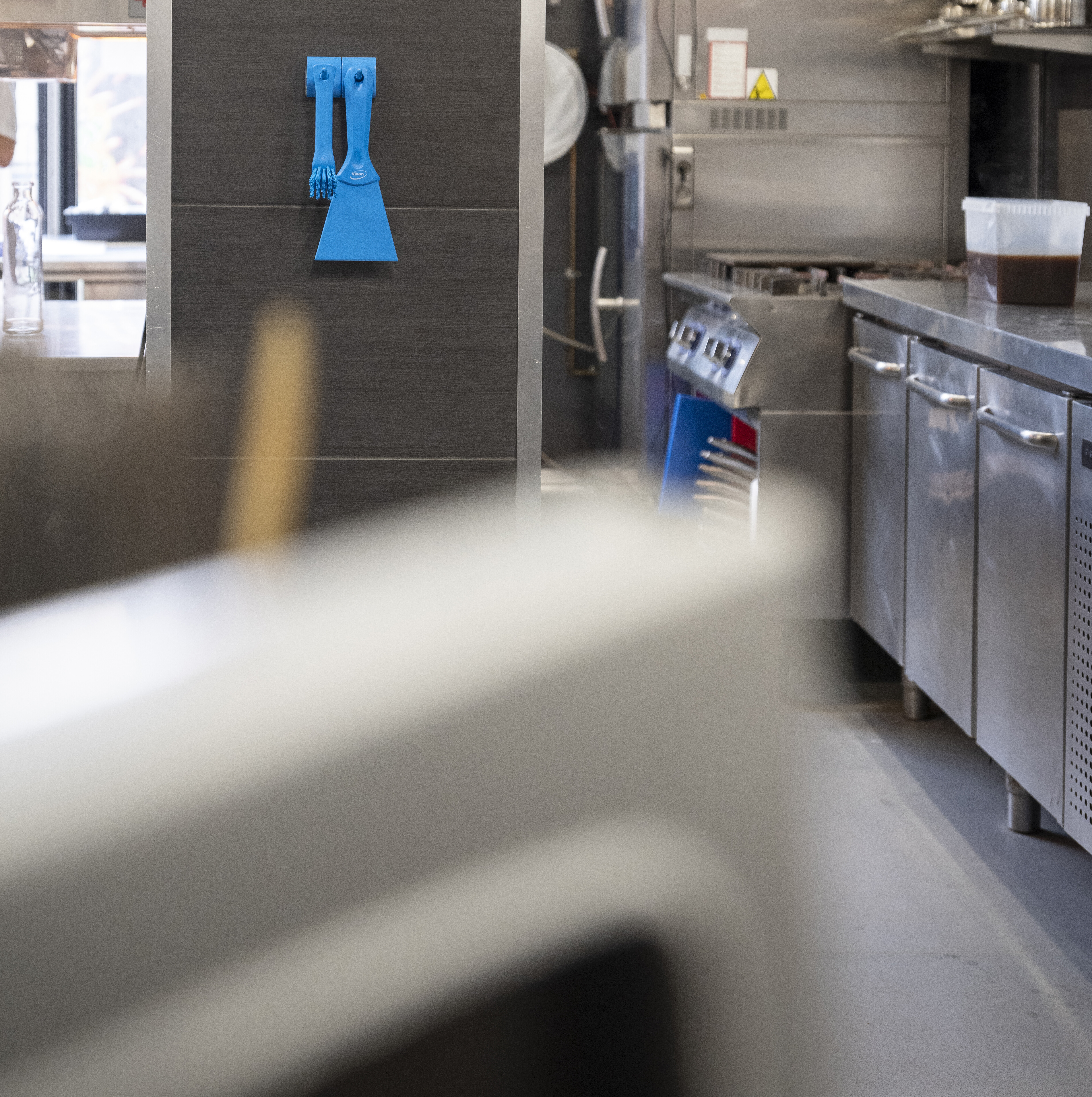 Vikan, Hygienic Wall Bracket, Double Hook Module, 82 mm, Blue