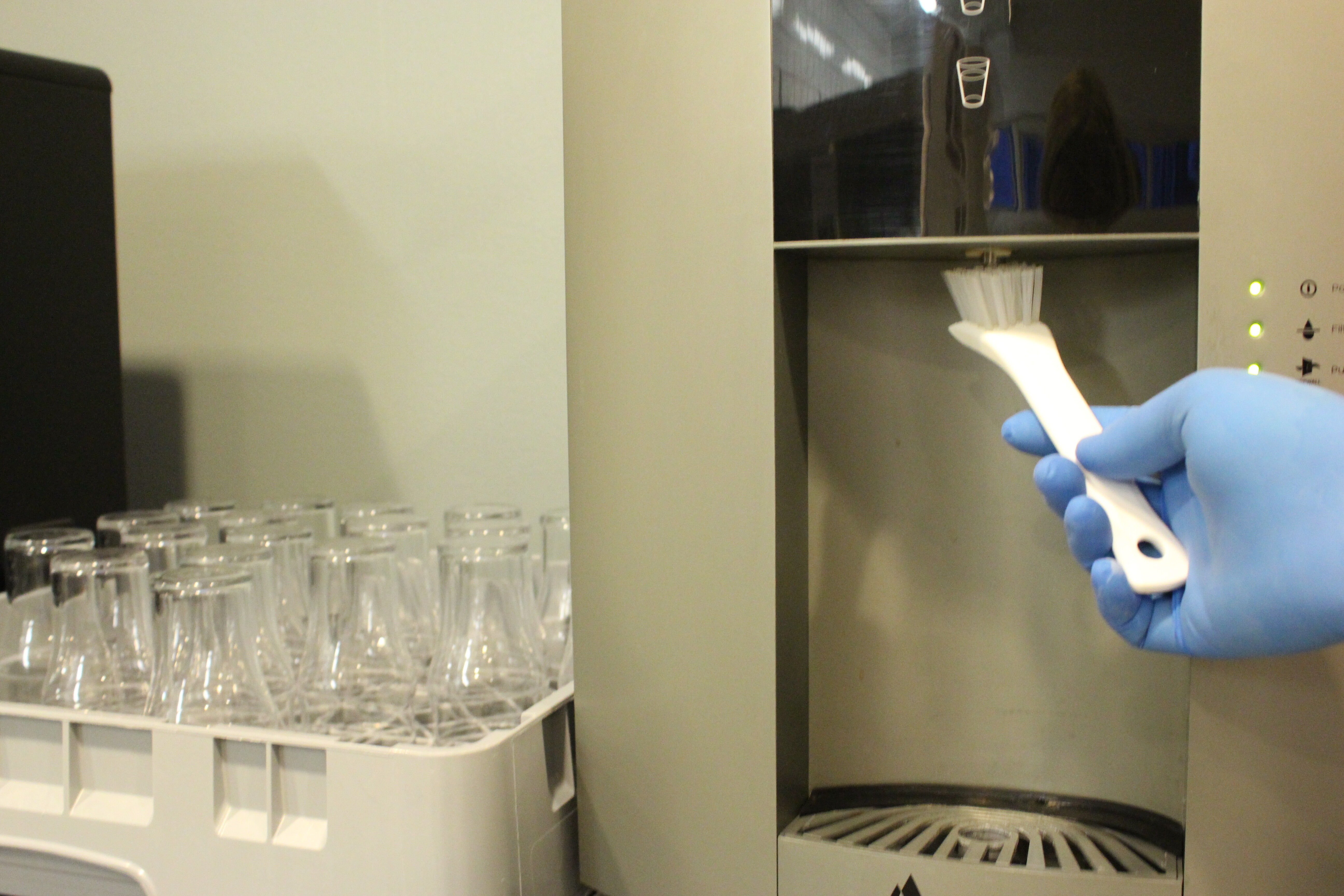 Vikan Detail Brush with Scraping Edge, 150 mm, Hard, Blue