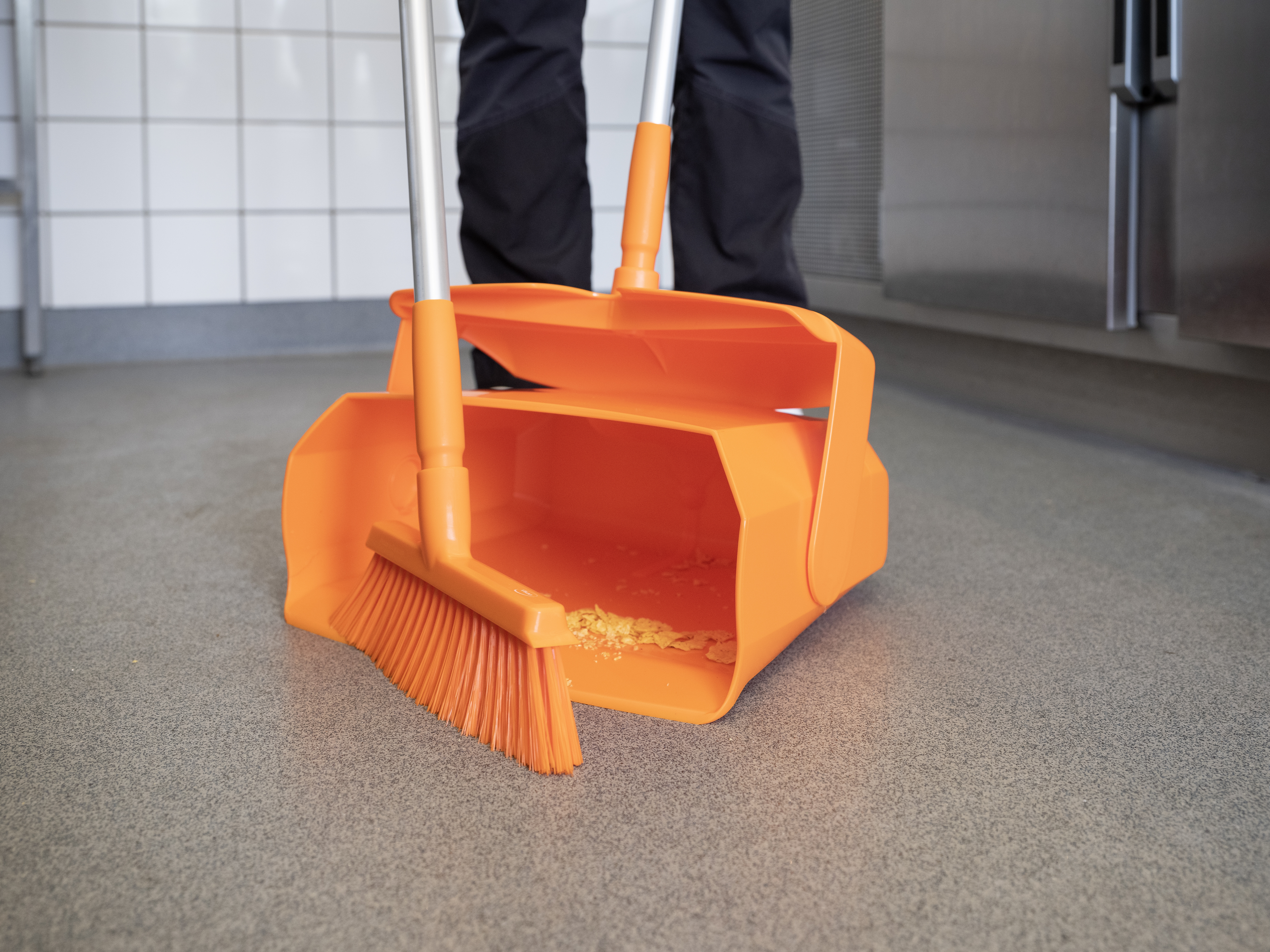 Vikan Dustpan set, closable with broom, 350 mm, Medium, Blue