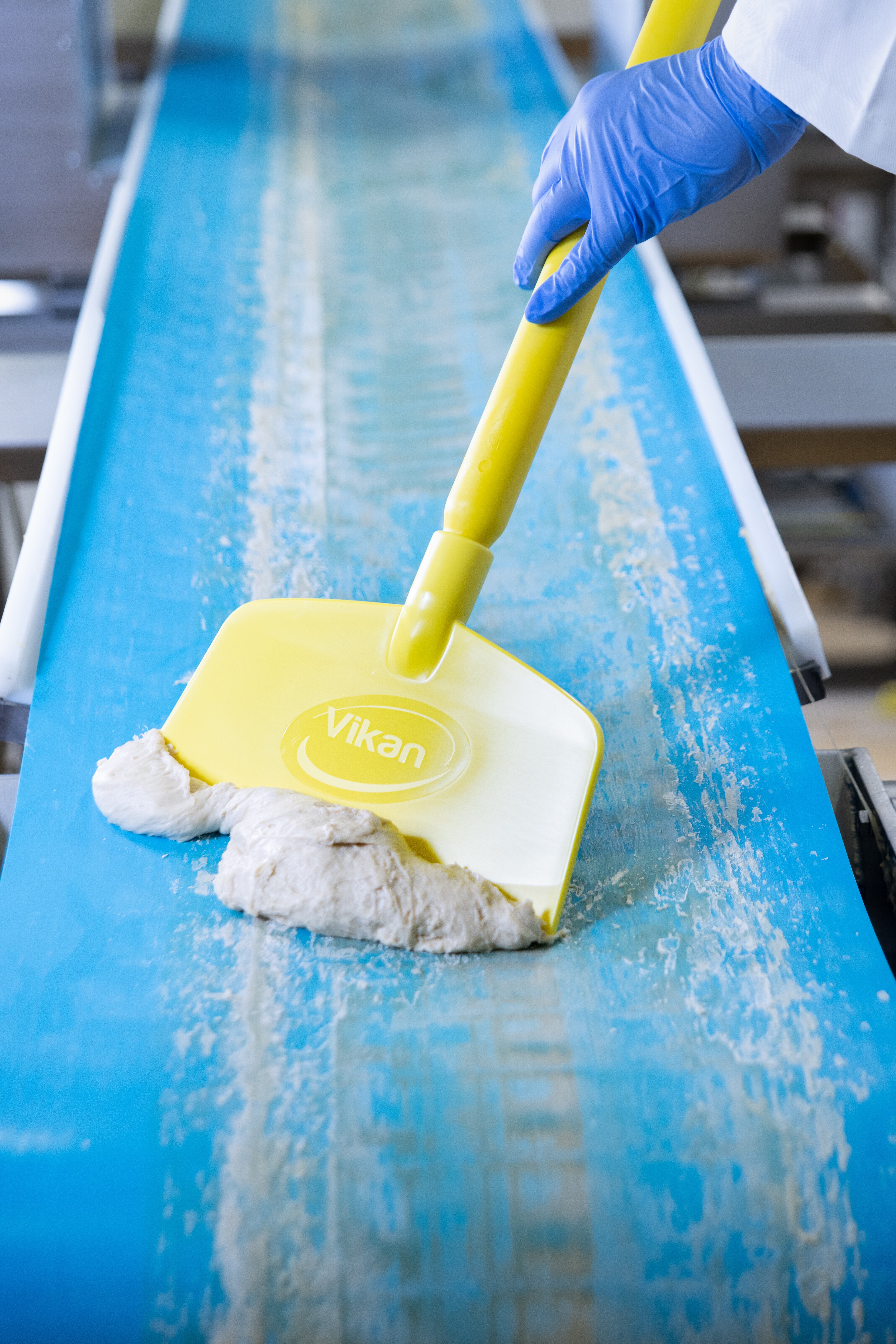 Vikan Nylon Table & Floor Scraper, 255 mm, Hard, Blue