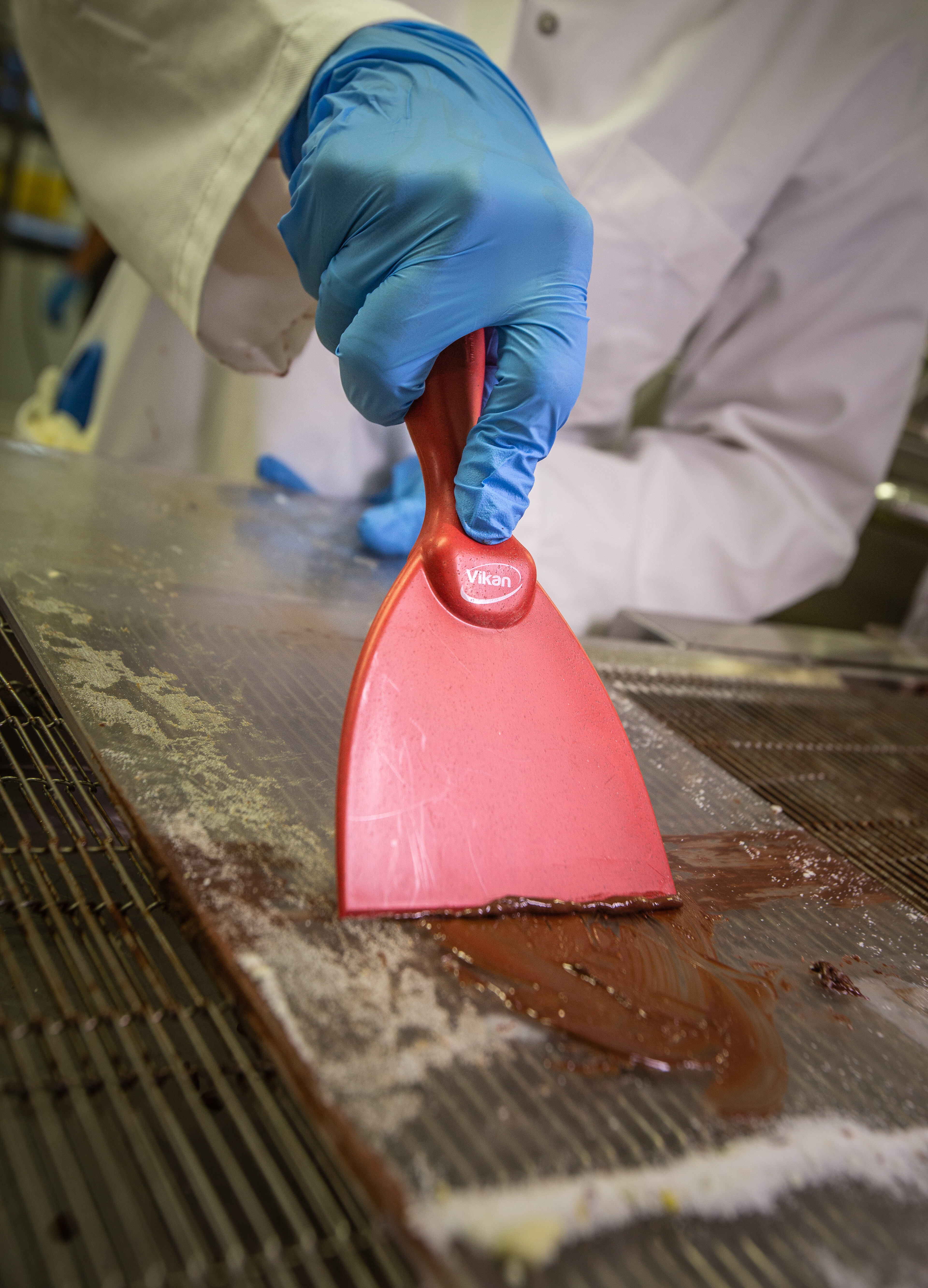 Vikan Hand Scraper, Metal Detectable, 102 mm, Blue