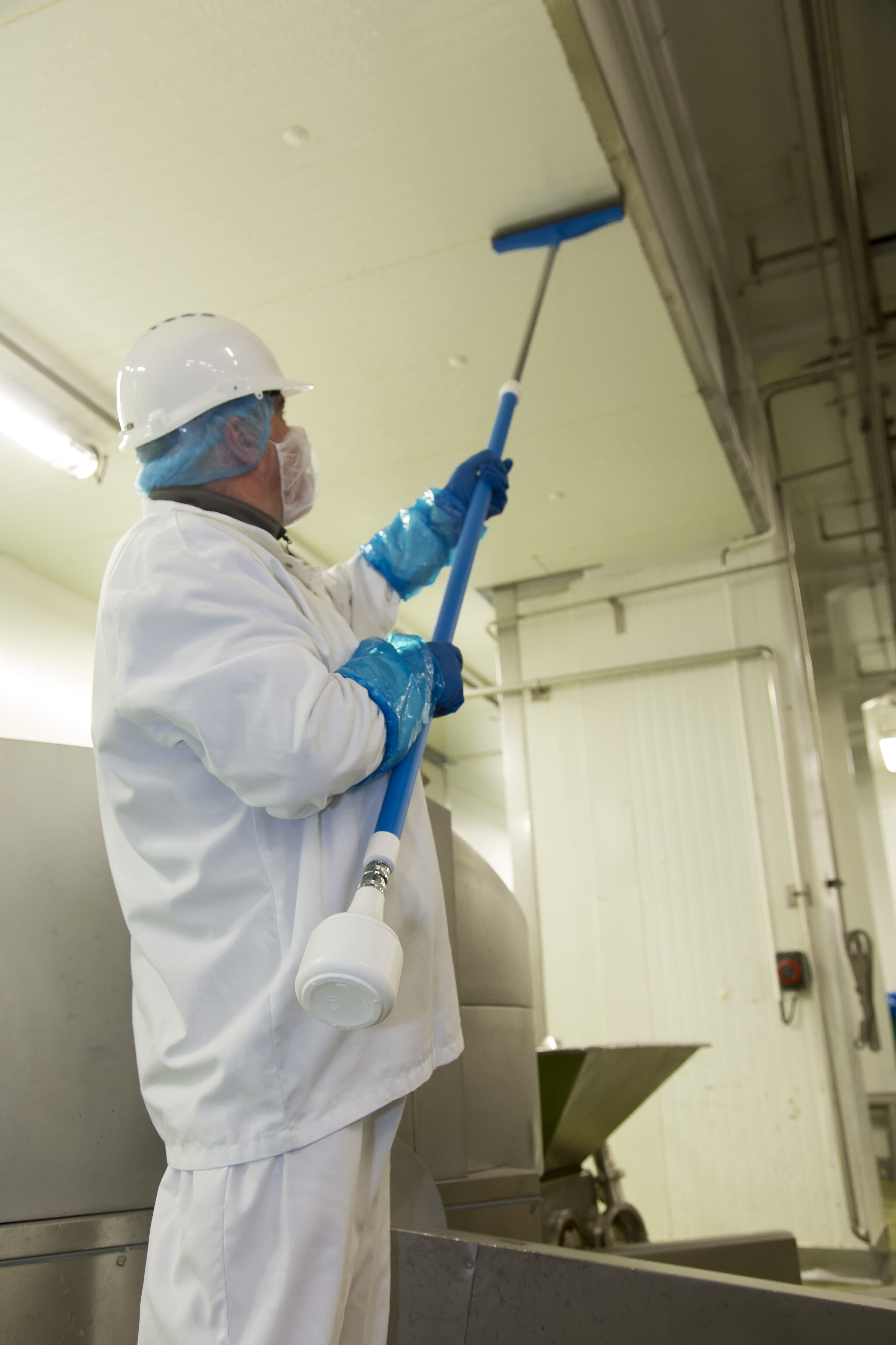 Vikan Aluminum Telescopic Handle, waterfed, w/Metal Nozzle (Q), 1600 - 2780 mm, Ø32 mm, Blue