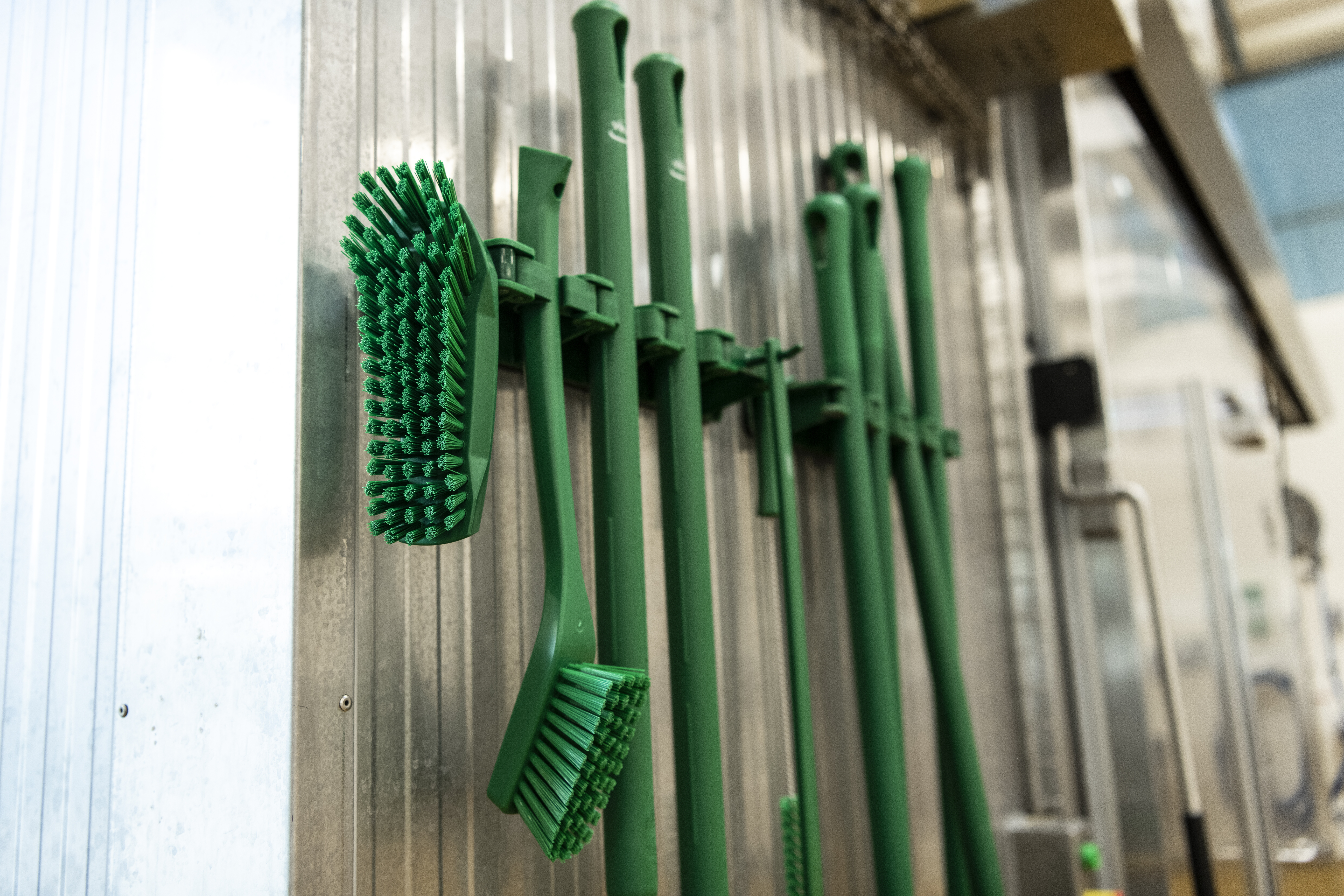 Vikan Ultra-Slim Cleaning Brush with Long Handle, 600 mm, Medium, Blue