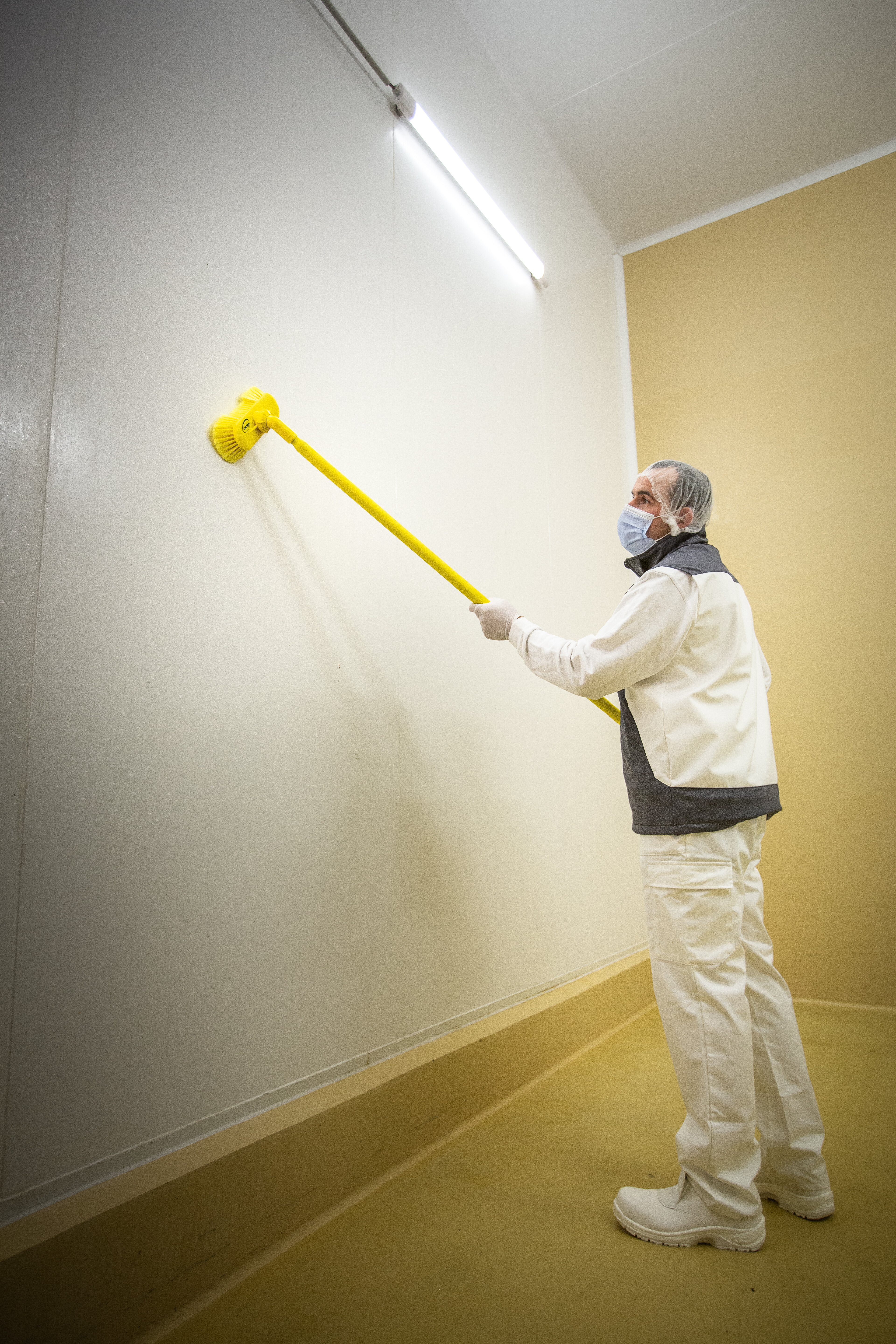 Vikan Washing Brush w/Angle adjustment, waterfed, 240 mm, Soft/split, Blue