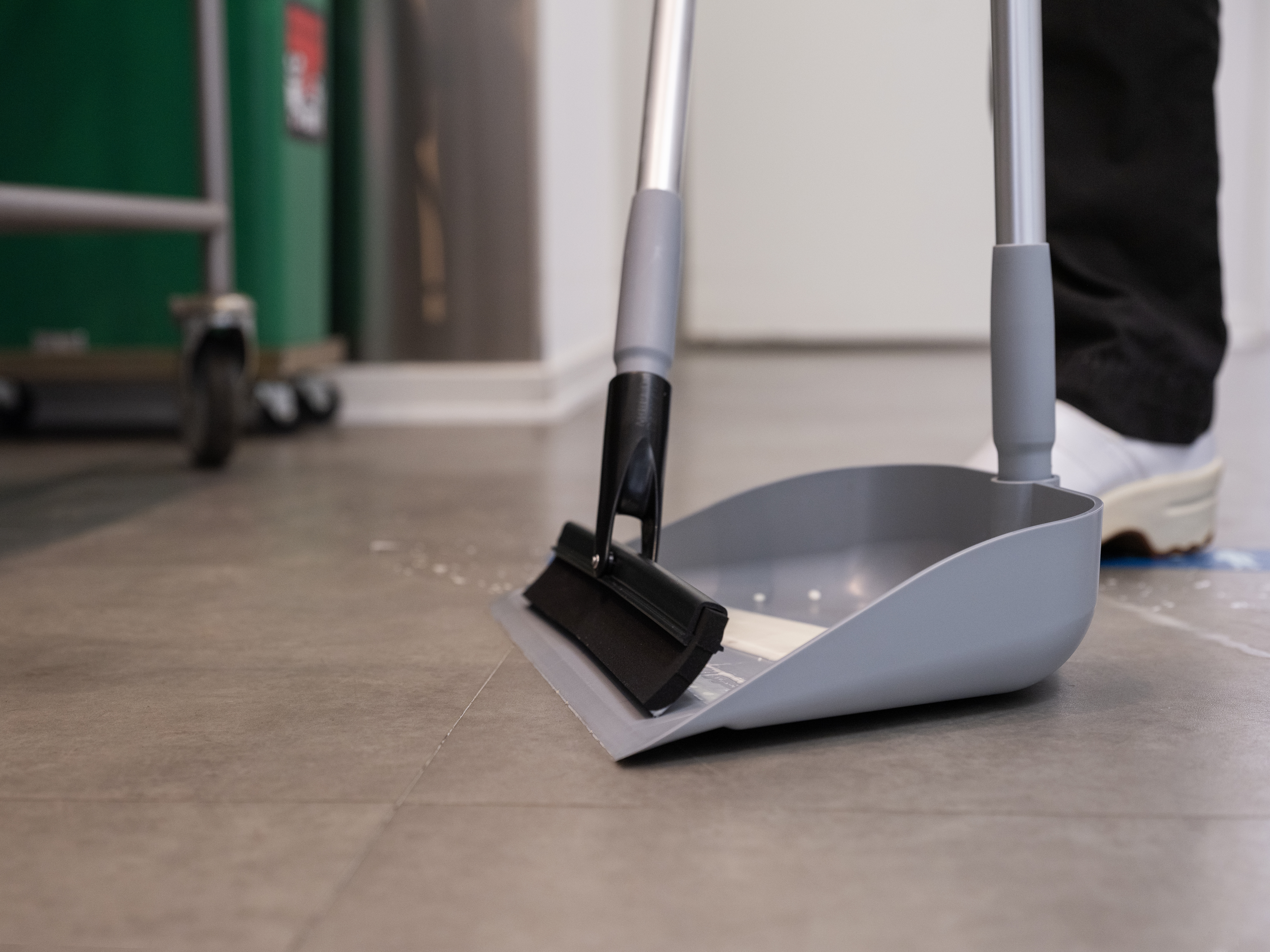 Vikan Upright Dustpan, 330 mm, Blue