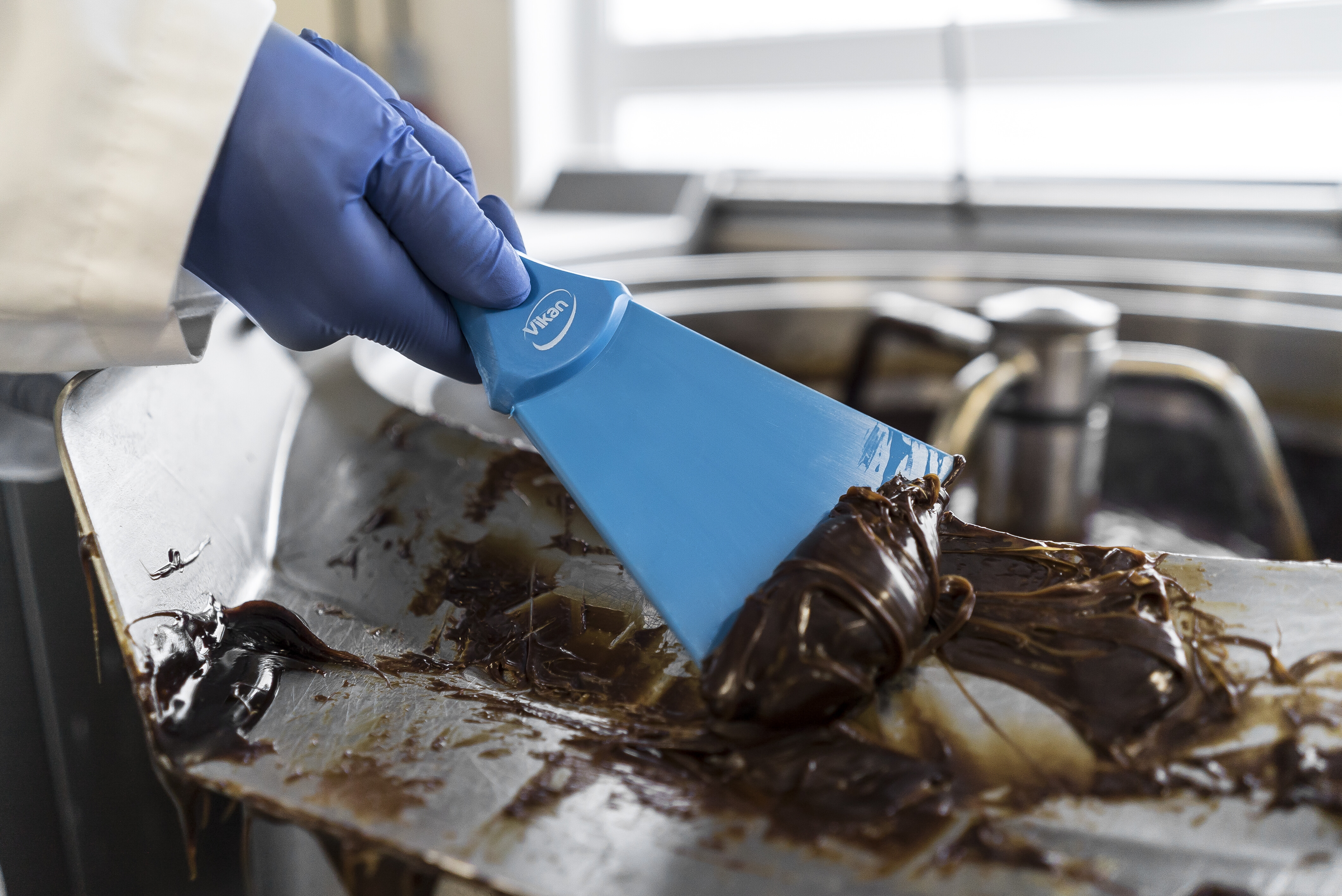 Vikan Nylon Hand Scraper, 100 mm, Blue