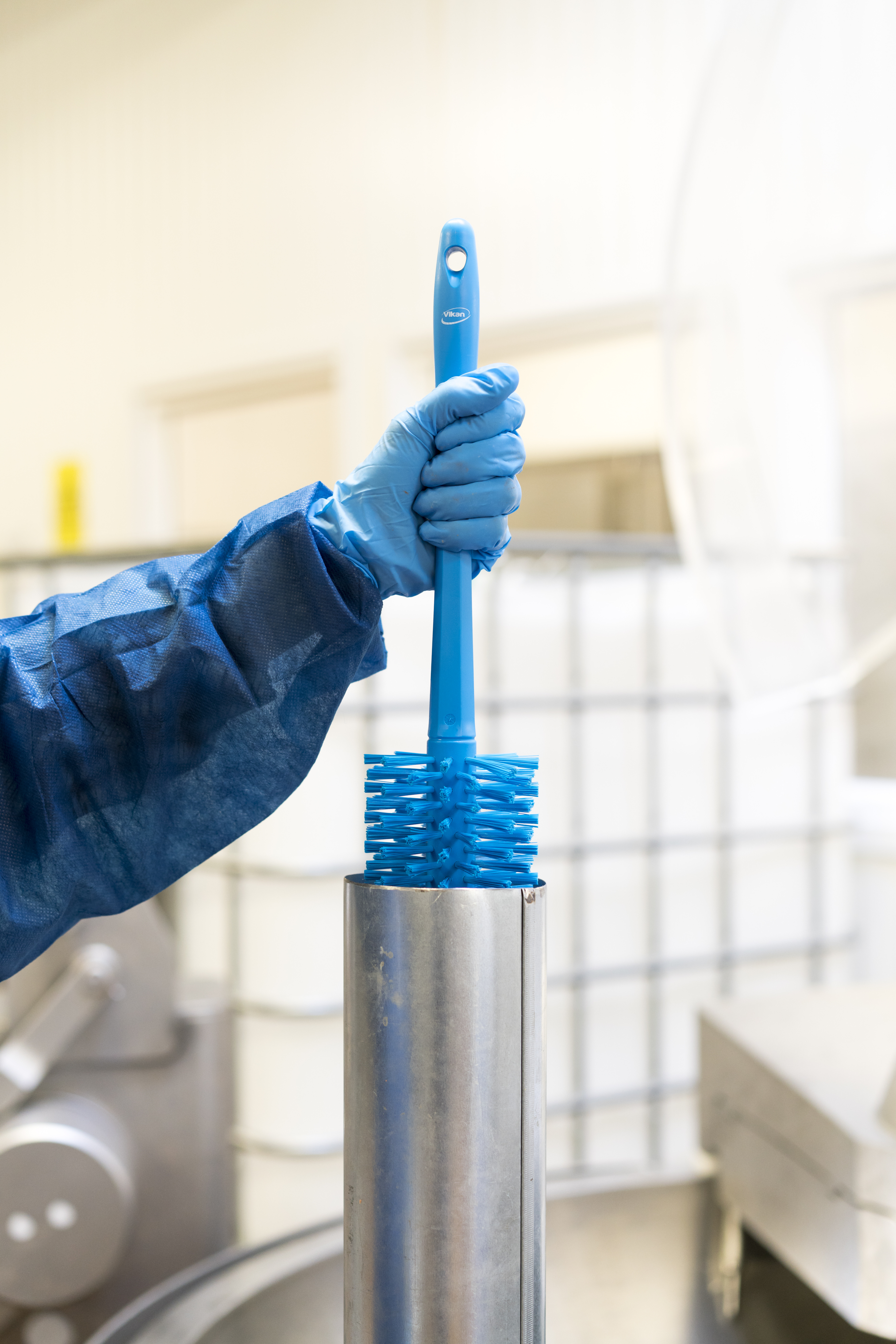 Vikan Pipe Brush w/handle, one piece, 430 mm, Medium/hard, Blue