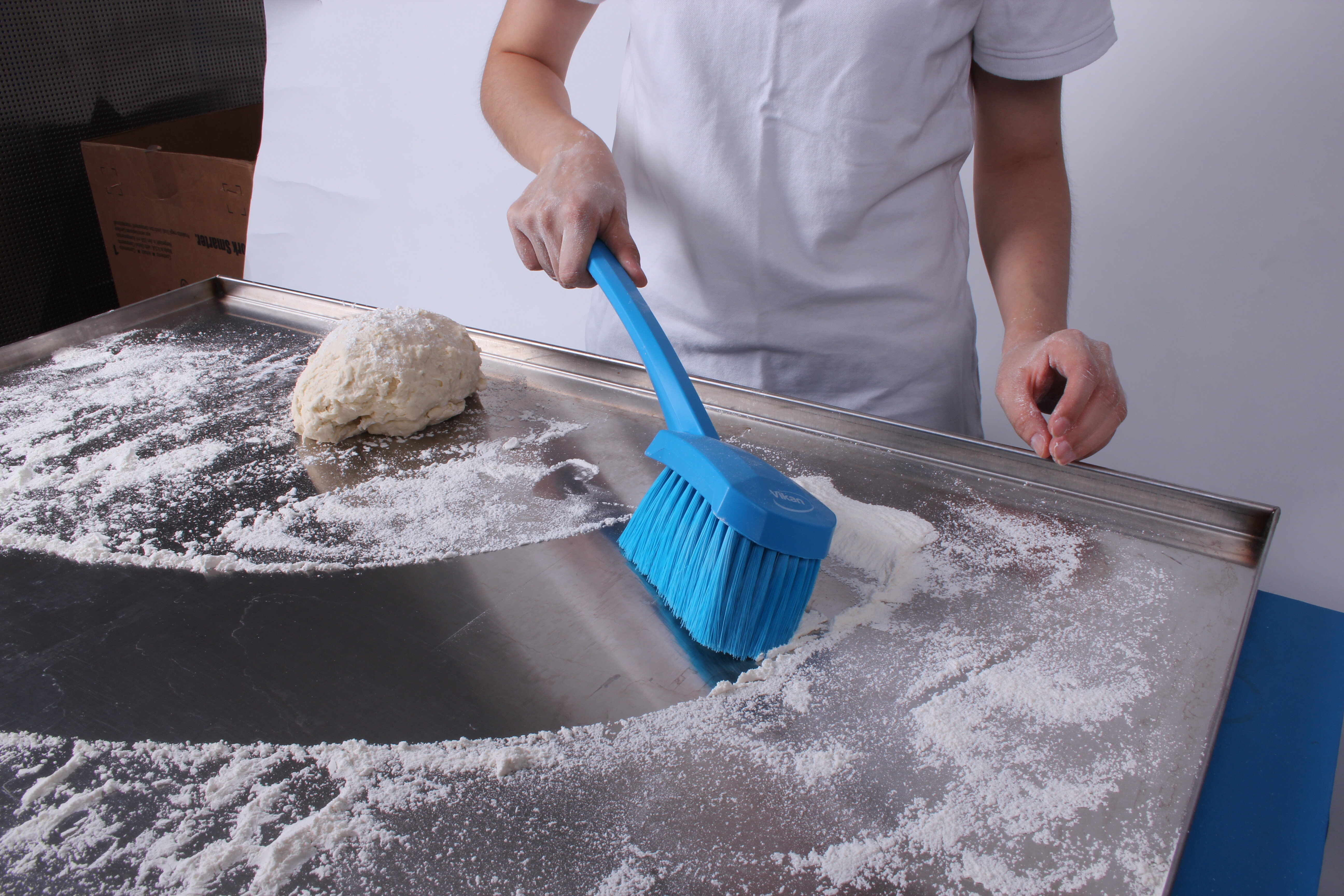 Vikan Glazing Brush w/long Handle, 415 mm, Soft, Blue