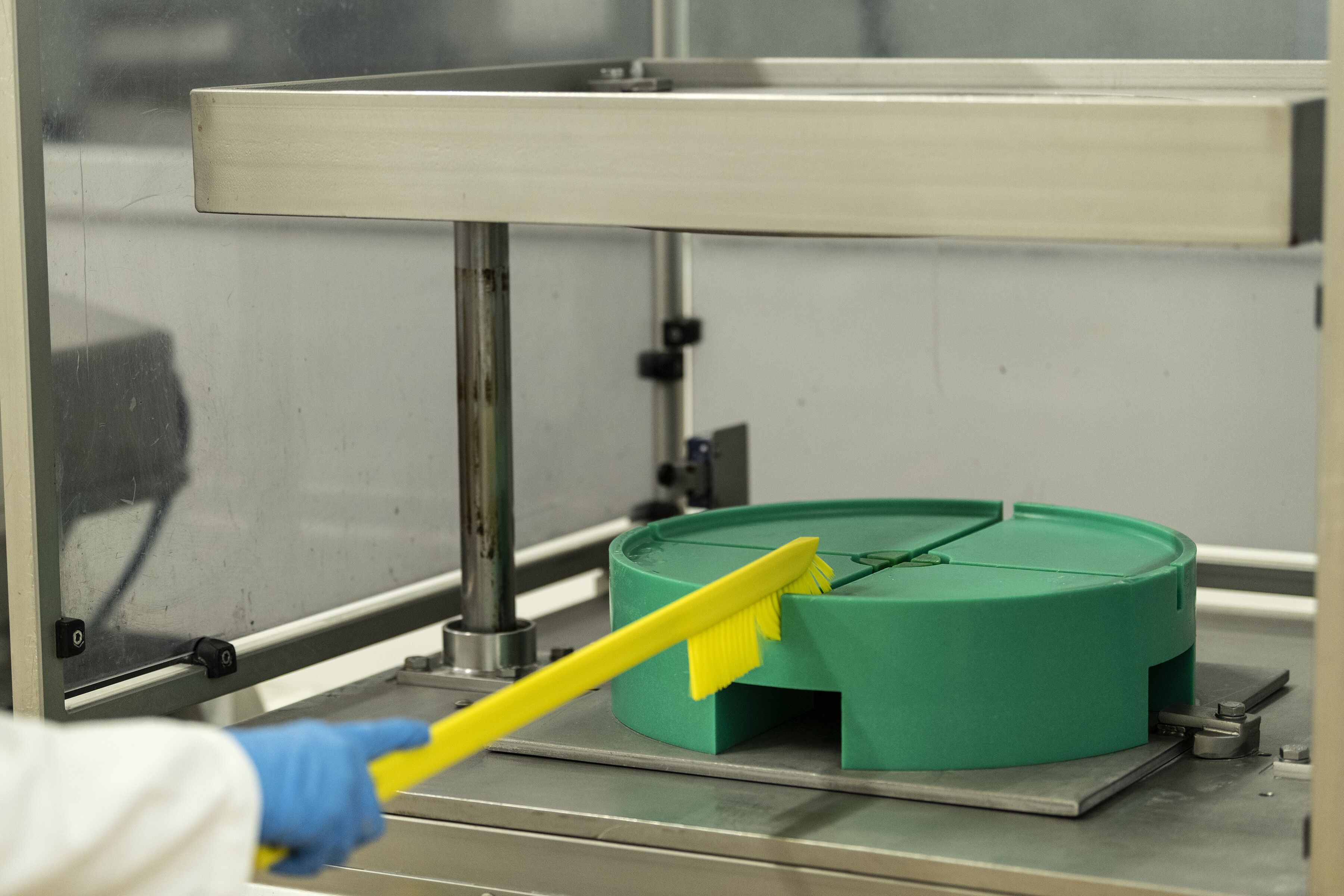 Vikan Ultra-Slim Cleaning Brush with Long Handle, 600 mm, Medium, Blue