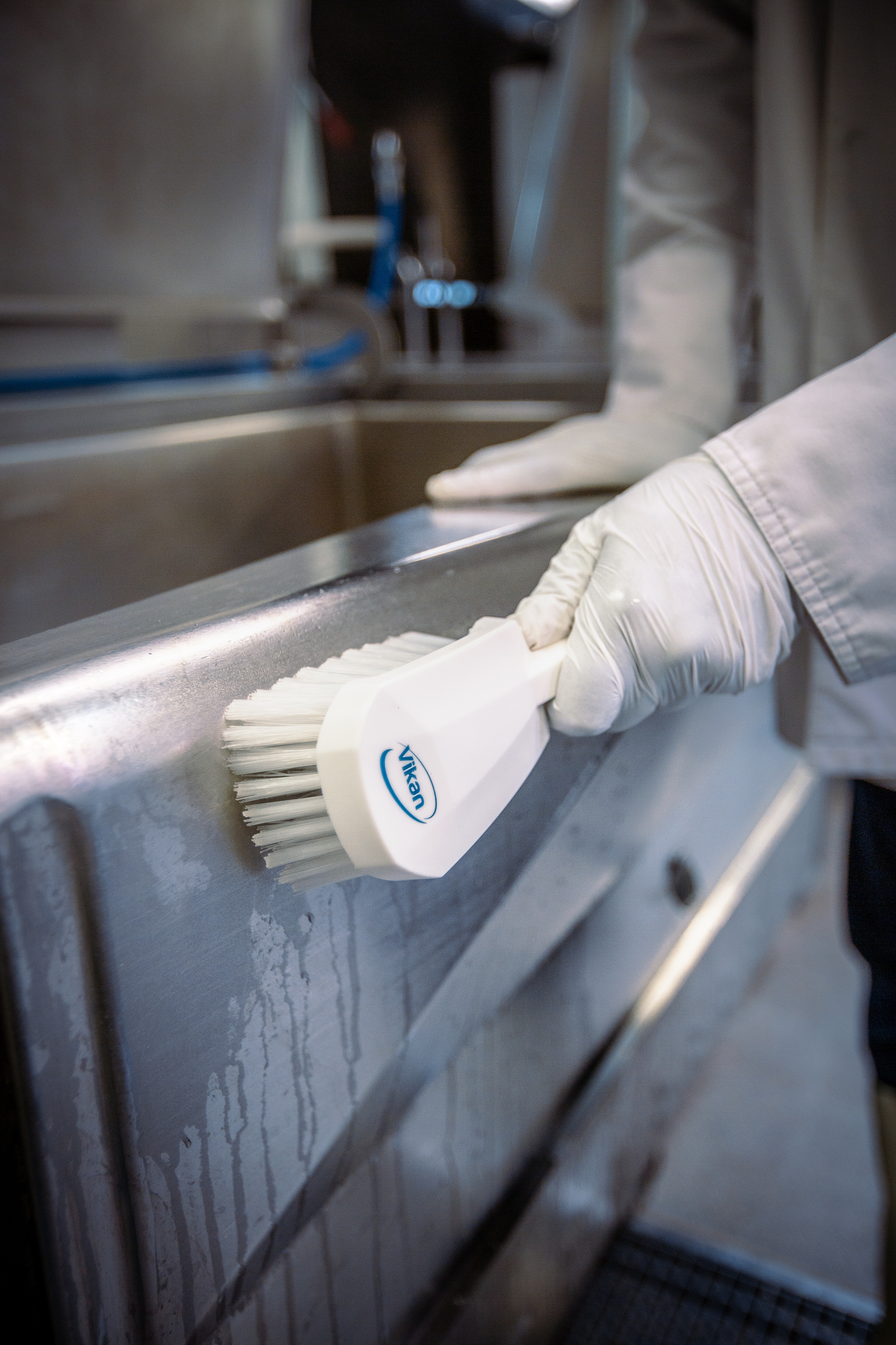 Vikan Washing Brush w/short Handle, 270 mm, Hard, Blue