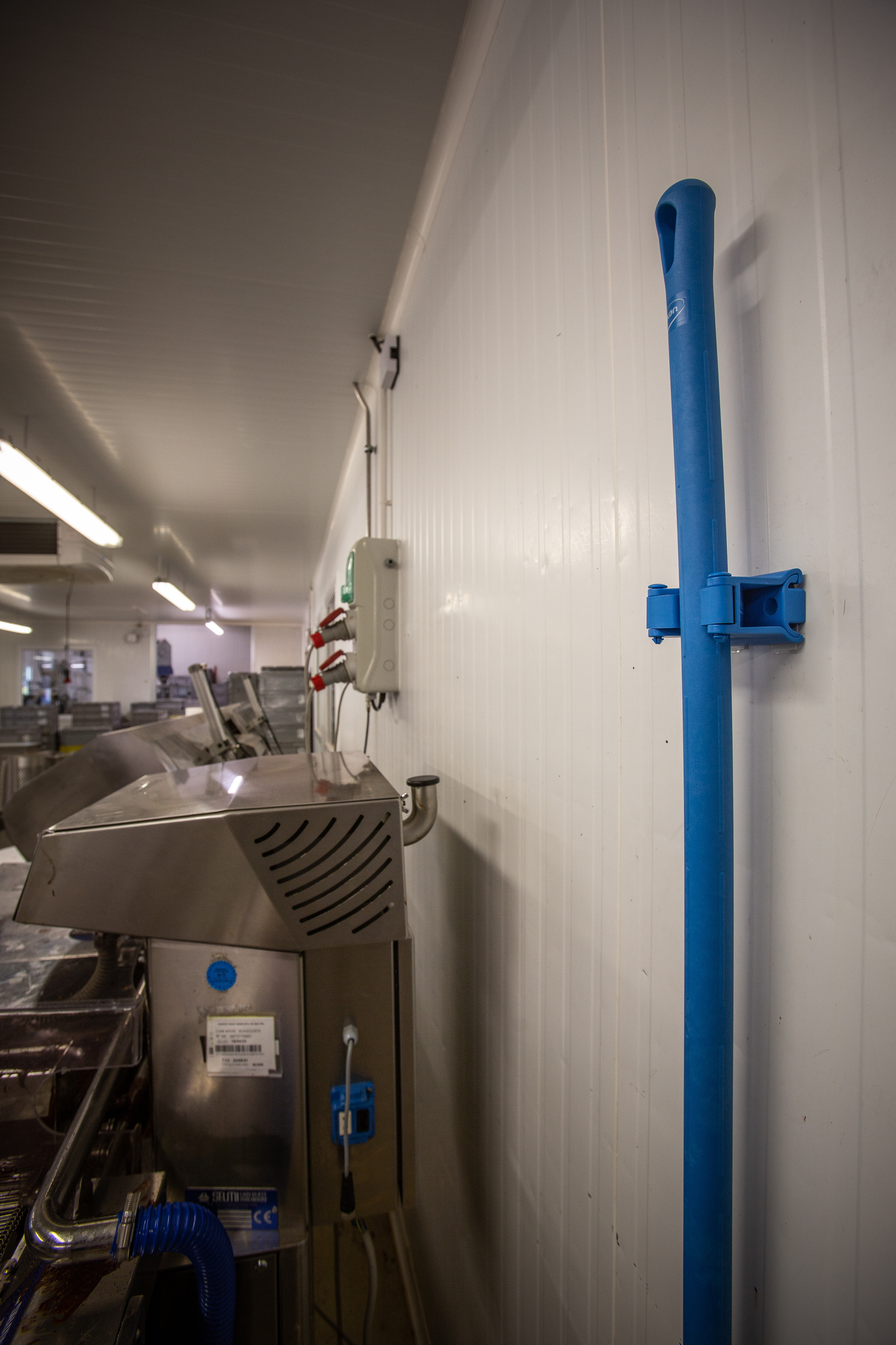 Vikan, Hygienic Wall Bracket, Grip Band Module, 82 mm, Blue