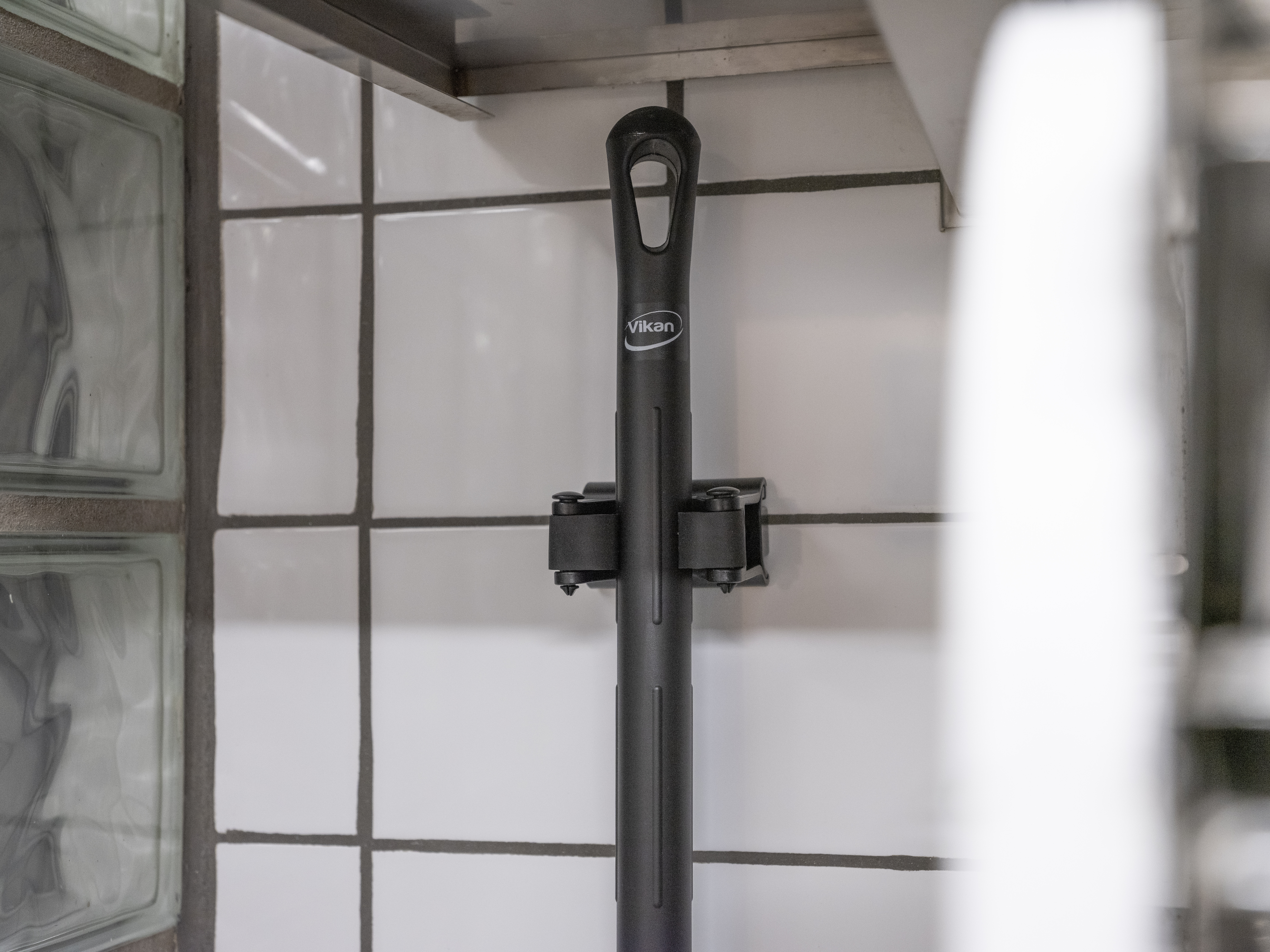 Vikan, Hygienic Wall Bracket, Grip Band Module, 82 mm, Blue